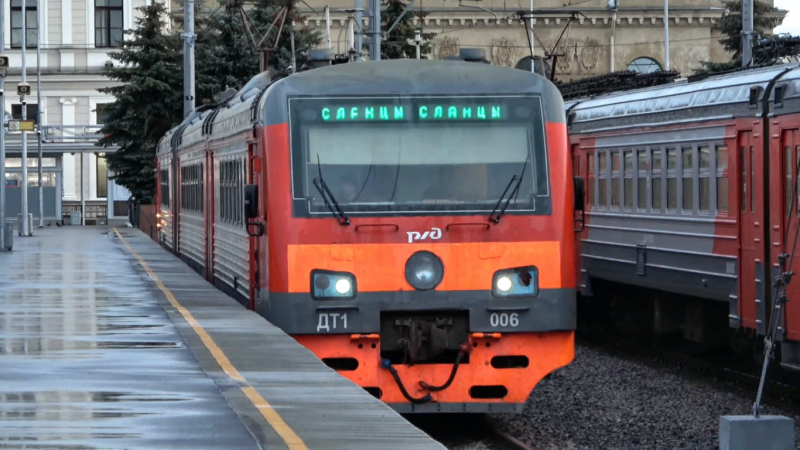 The first Russian universal diesel-electric train DT-1