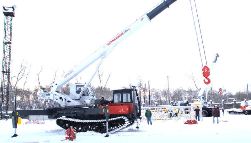 The latest development of "CHELYABINETS KS-5673" - a truck crane plus a skidder