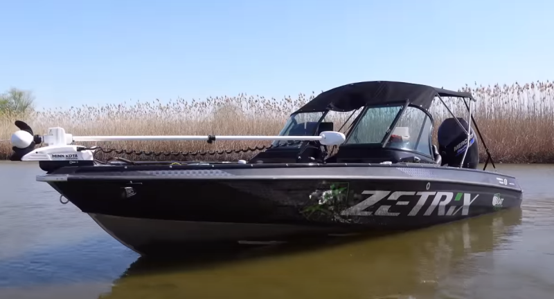 FL-70 – our 300-horsepower boat for fishing and water recreation