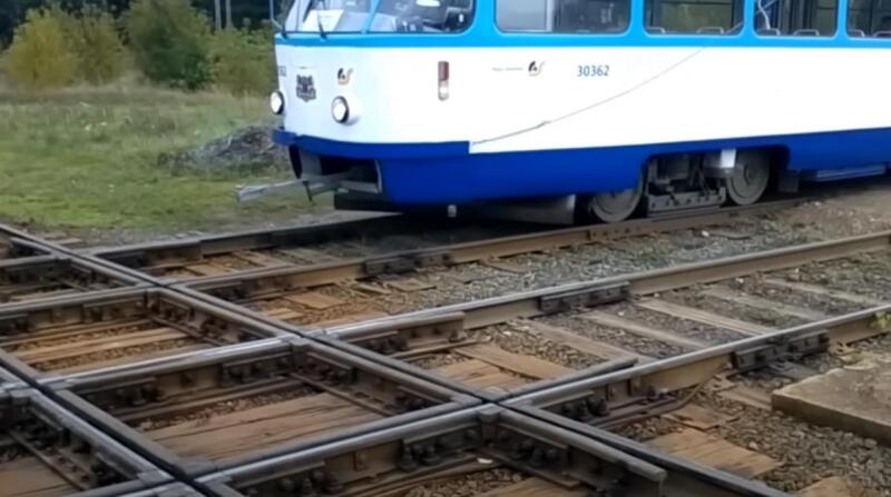 Will a train travel on tram rails and vice versa?