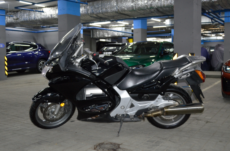 Honda ST1300 Pan European – a touring motorcycle for long-distance high-speed trips