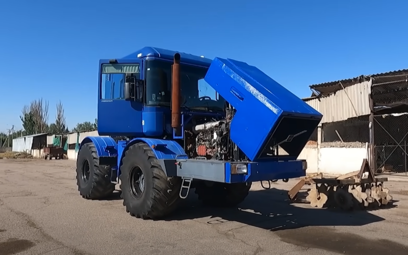 Tractor K-700 for a truck driver - you rarely see such specimens