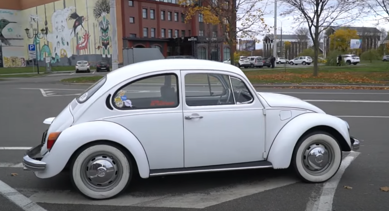 Aynı Volkswagen Beetle bugüne kadar hayatta kalan bir efsanedir.