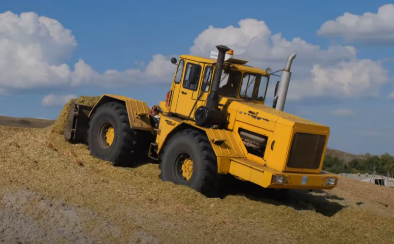 Tractors K-700 “Kirovets” are still relevant in agriculture