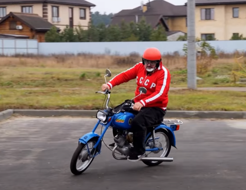 Moped Karpaty-2 – kann ein sowjetisches Moped mit einem großen Mann umgehen?