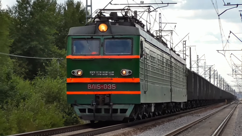 The most powerful Soviet direct current electric locomotive VL15