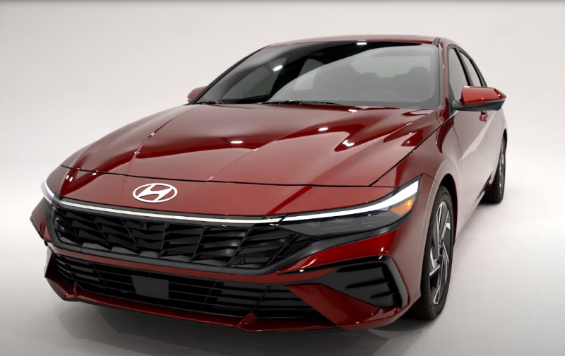 Hyundai Elantra Hybrid 2024: khiêm tốn, thực dụng, thân thiện với gia đình
