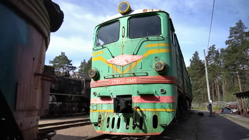 La TE10 de carga y pasajeros es una locomotora de larga duración en la línea de montaje y la locomotora diésel más popular