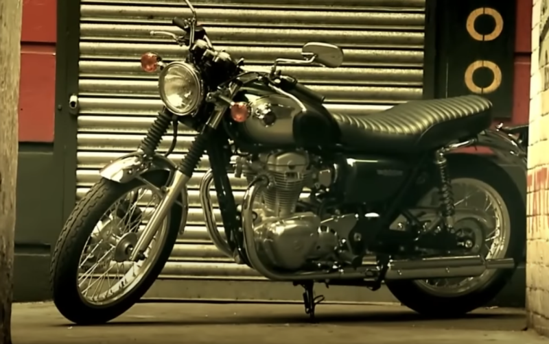 كاواساكي W800 - دراجة نارية حديثة من الماضي
