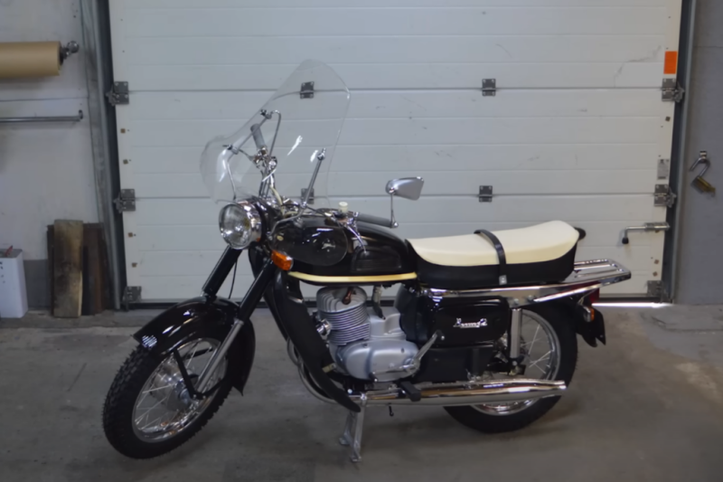 This Voskhod 2 motorcycle seems to have been teleported from the USSR in the 70s