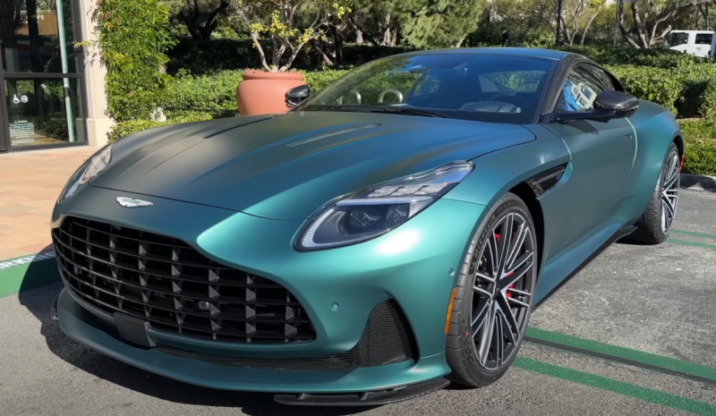 Aston Martin não abandonará mais os motores V8 e V12