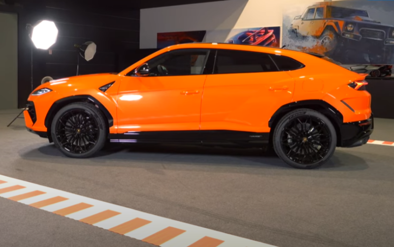 Lamborghini Urus now has a hybrid version - only one electric motor and 789 horsepower