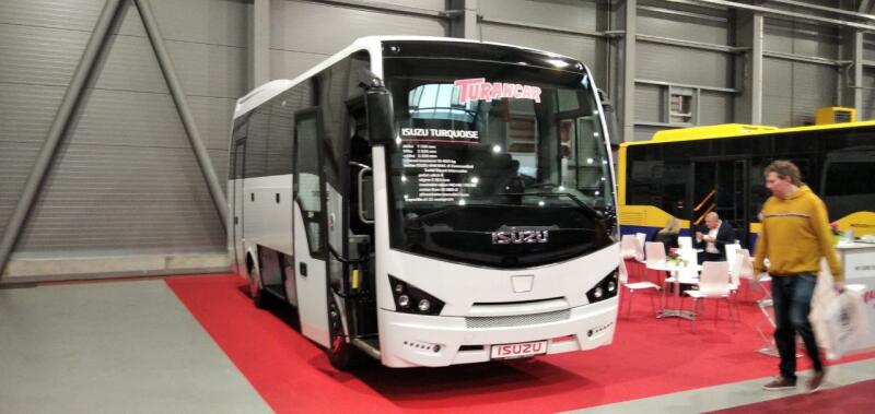 Midibus interurbano Isuzu Turchese per i paesi europei e il Marocco