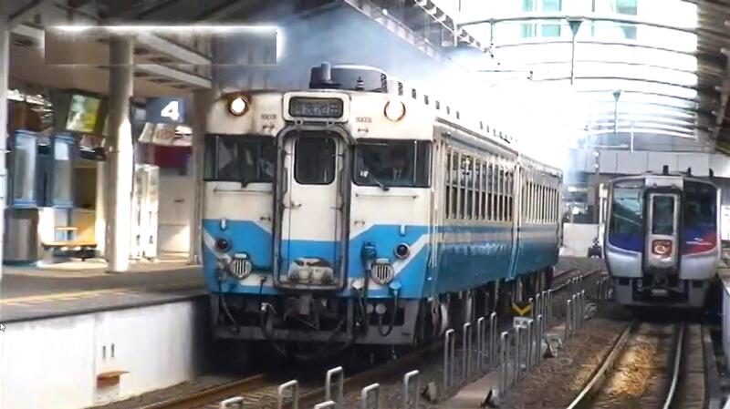 Kiha-58 – the main Japanese commuter diesel train of the 70s