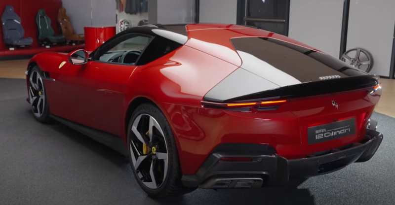 Компания Ferrari представила новое поколение спорткаров – мотор V12 остался в строю