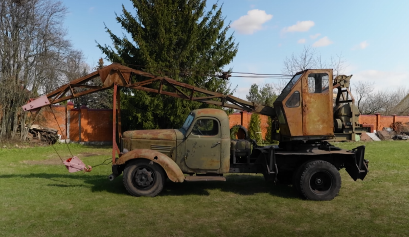 ZIL-46 şasisindeki K-164 kamyon vinci, Sovyet inşaatçılarının bir zaferidir