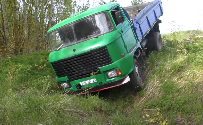 German truck IFA W50L off-road - how will the competitor ZIL-130 perform?