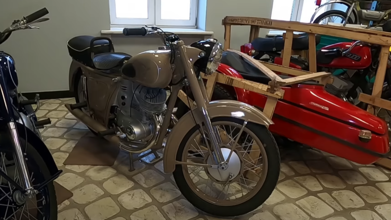 Мотоцикл Иж-56 в идеальном состоянии и его спортивные модификации