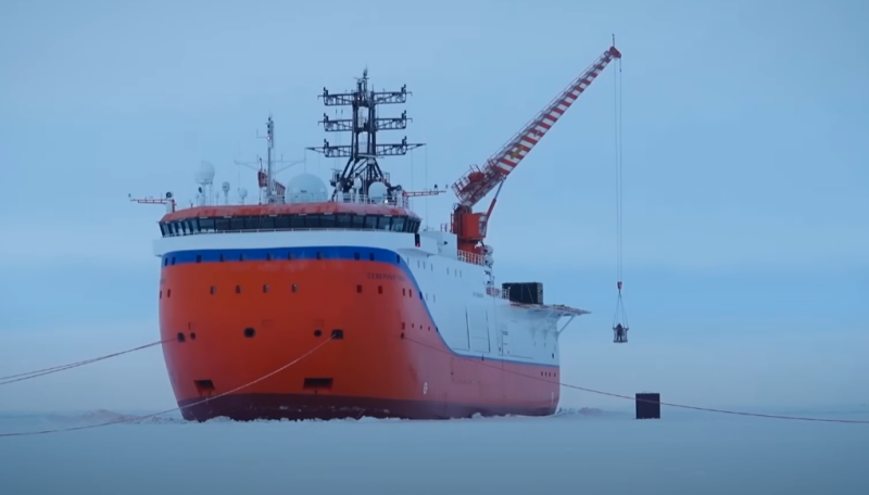 Российский «Северный полюс» – единственное в мире судно, способное вмерзать в льдины без последствий
