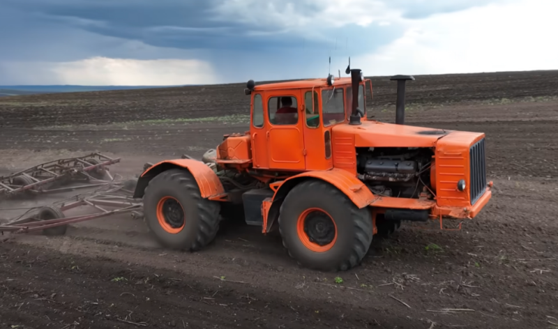 «Вечный» трактор «Кировец» – он работает уже больше 50-ти лет
