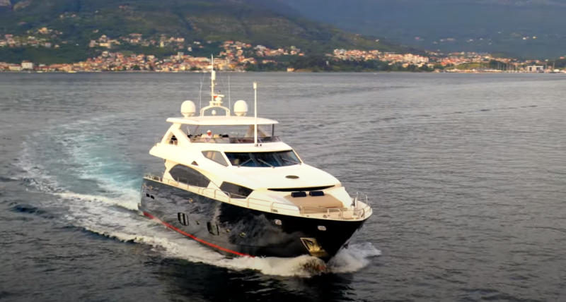Яхта SUNSEEKER 30M: скромному миллионеру на заметку