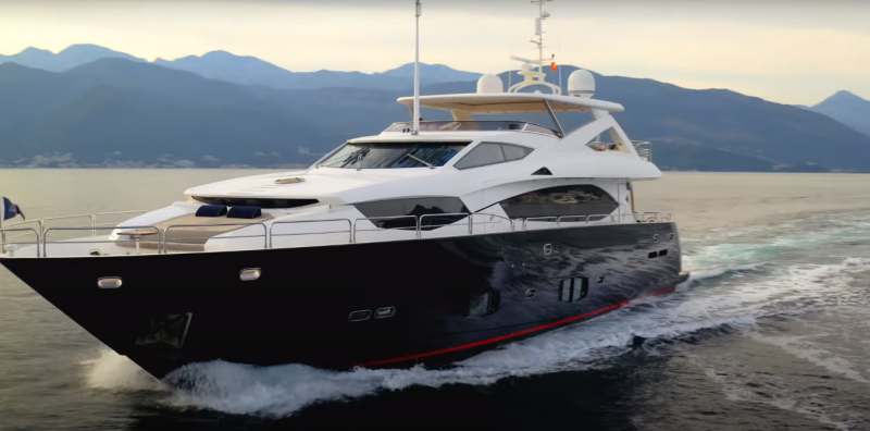 Яхта SUNSEEKER 30M: скромному миллионеру на заметку