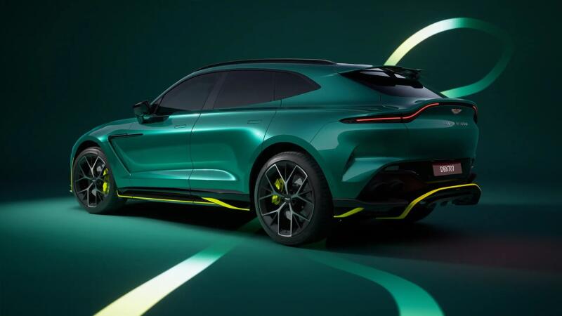 «F-1» для дорог общего пользования: компания Aston Martin выпустила специальную версию DBX707 в цветах команды Aramco