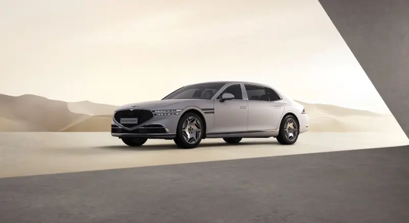 В Россию привезли премиальный Genesis G90 Limousine