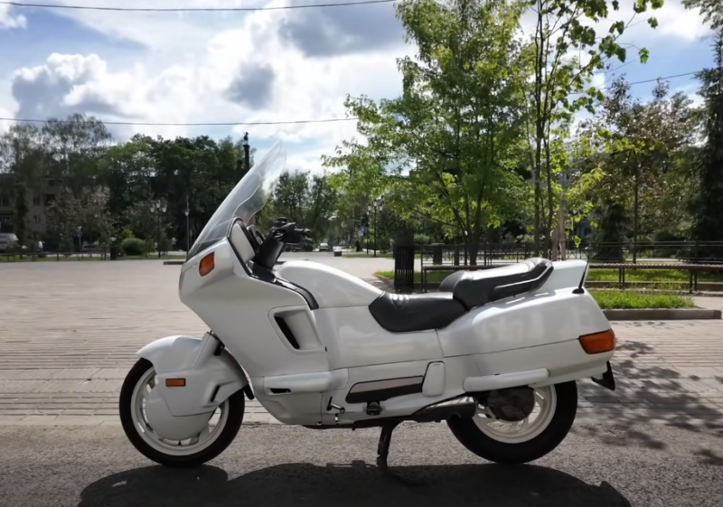 Honda PC800 – бюджетный мотоцикл для тех, кто любит максискутеры