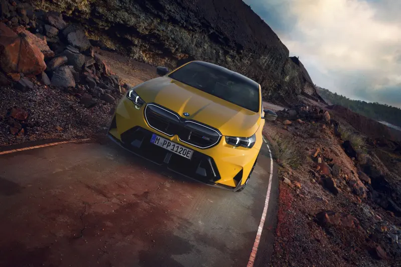 Углеволокно и титан: BMW анонсировала выход пакета M Performance для пятой серии