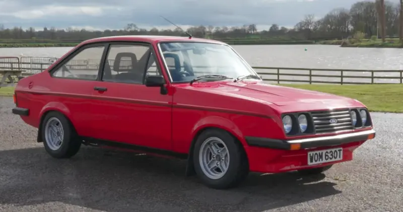 Двухдверный заднеприводный Ford Escort RS2000