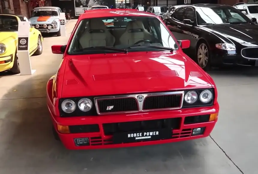 Гоночная версия хэтчбека Lancia Delta HF из второй половины 90-х