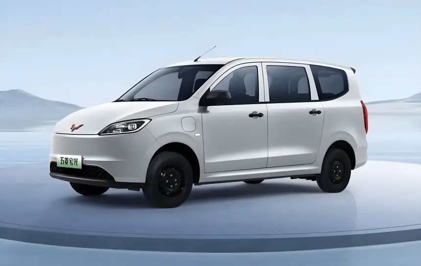 Wuling представил самый дешевый электрический минивэн