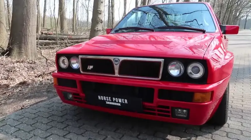 Гоночная версия хэтчбека Lancia Delta HF из второй половины 90-х