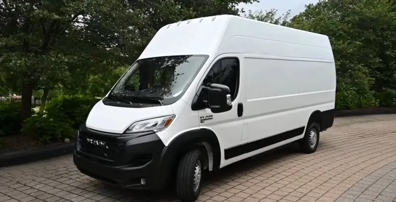 Ram ProMaster EV 2024: электрический фургон, который меняет правила игры