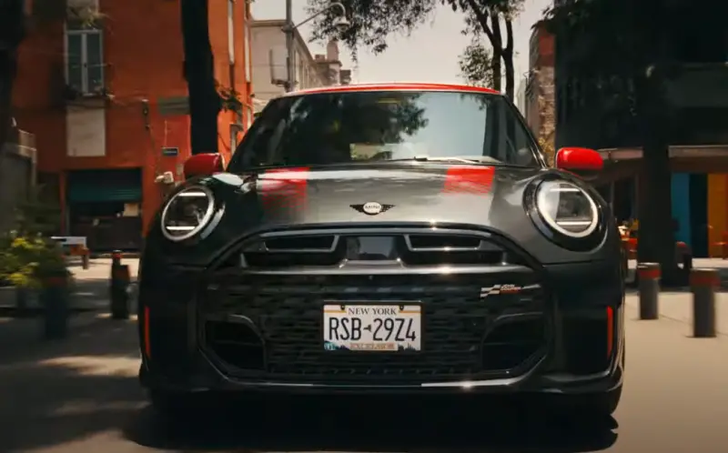 Представлены бензиновые Mini John Cooper Works – уступают электрокарам и без МКПП