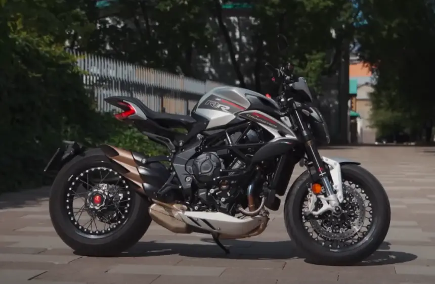 MV Agusta Brutale 800 Dragster – итальянцы тоже выпускают мотоциклы в стиле драгстер