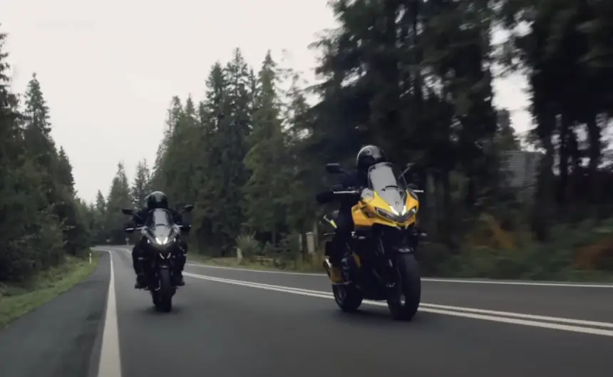 Компания Triumph представила Tiger 800 Sport – модель назвали гибридом спортбайка и эндуро