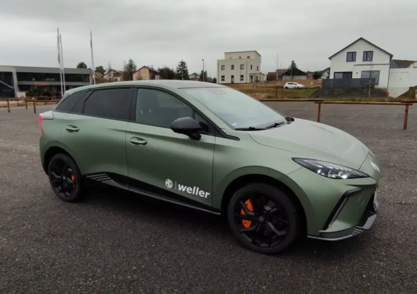 Стартовали «живые» продажи MG4 Electric XPower в России