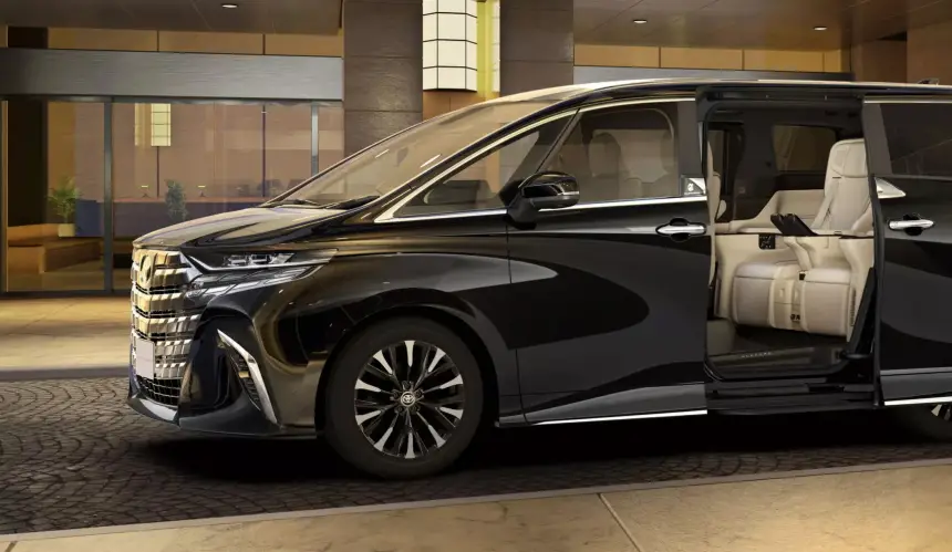 Компания Toyota обновила минивэны Alphard и Vellfire