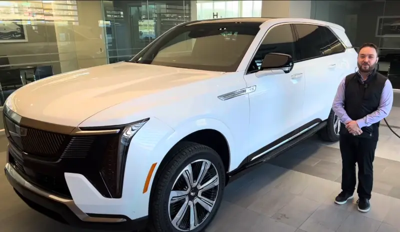 Компания Cadillac опубликовала цены на электрические Escalade IQ