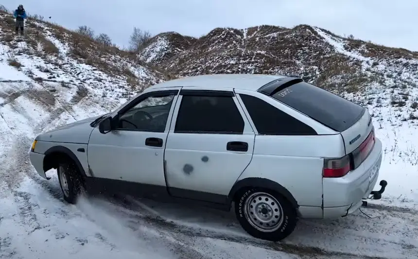 LADA и советские «Жигули» против иномарок зимой