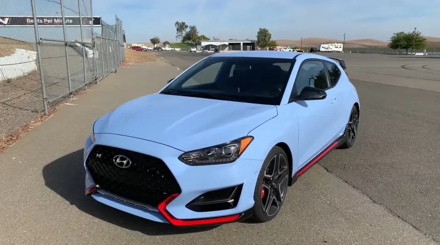 Hyundai Veloster – необычный четырехдверный хэтчбек