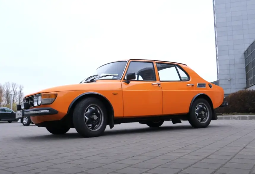 Saab 99 – шведский старый автомобиль в идеальном состоянии