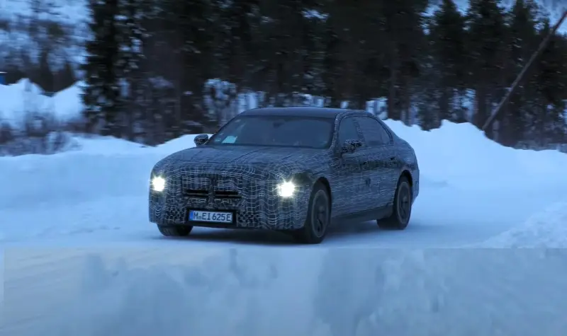BMW 7 Series LCI, проходящий испытания в Испании, выйдет в серию летом 2026 года