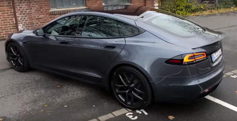 Зачем Трамп купил Tesla Model S: кажется, что Илона Маска настали сложные времена
