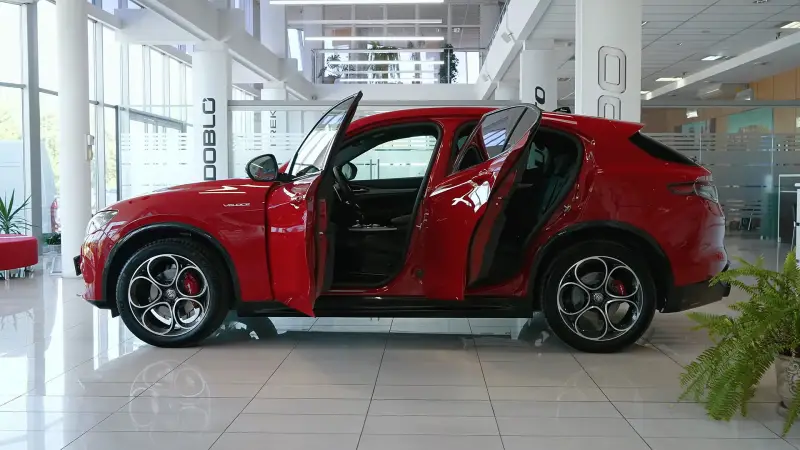Новый Alfa Romeo Stelvio – когда отзывчивость важнее диагонали дисплеев