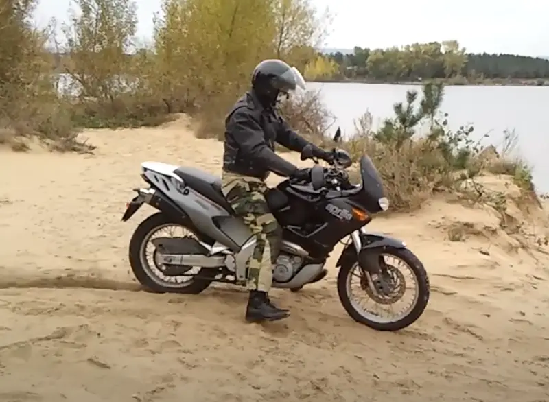 Aprilia Pegaso – один из самых доступных турэндуро на российском рынке