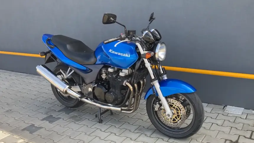 Kawasaki ZR-7 – агрессивный неоклассик с характером круизера Kawasaki ZR-7 – агрессивный неоклассик с характером круизера