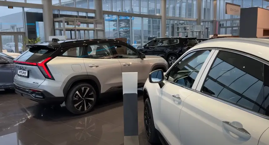 Китайский GEELY открывает в России онлайн-шоурум Китайский GEELY открывает в России онлайн-шоурум